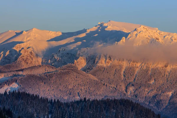 在冬天的山地景观 罗马尼亚左支山 — 图库照片