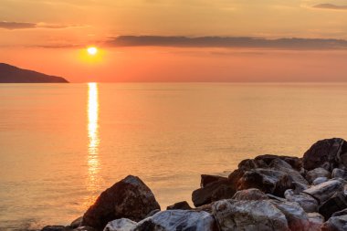 Denizde gün doğumu