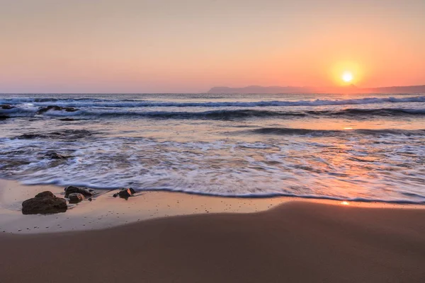 Východ slunce na pláži — Stock fotografie