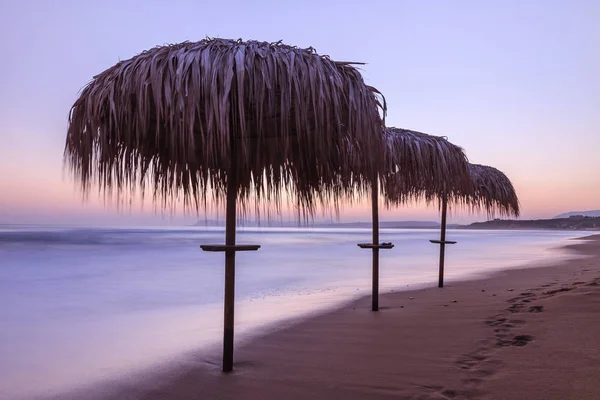 Zonsopgang op het strand — Stockfoto