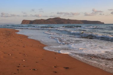 Sahilde gün doğumu