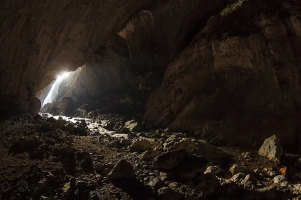 Печера Ponicova, Румунія — стокове фото