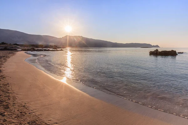 Zonsopgang in Elafonisi Beach. Kreta, Griekenland — Stockfoto