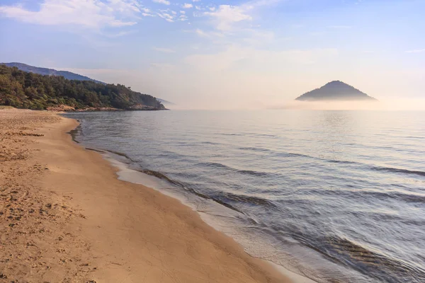 Paradise beach o wschodzie słońca. Grecja — Zdjęcie stockowe