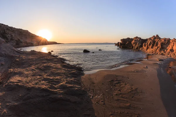 Salida del sol en la playa — Foto de Stock