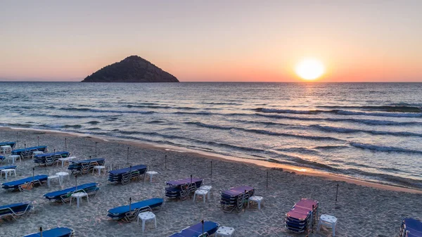 Spiaggia paradisiaca all'alba. Grecia — Foto Stock