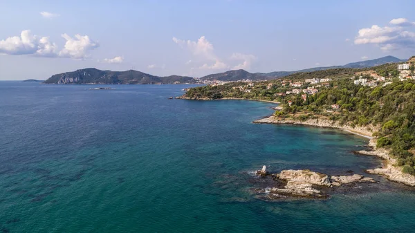 町ネア・イラククリサの海岸, ギリシャ. — ストック写真