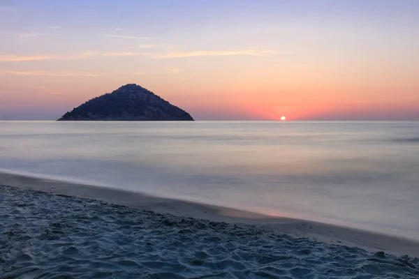 Paradise Beach ao nascer do sol. Grécia — Fotografia de Stock