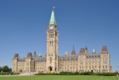 Ottawa, Usa - 15 Temmuz 2013: Parliament Hill, Ottawa 'daki Kanada Parlamentosu binasının merkez bloğu 