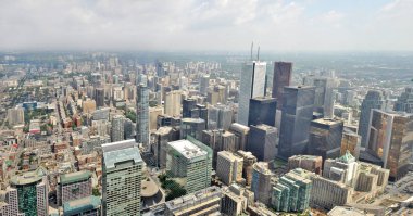 Tornoto, Usa - 10 Temmuz 2013: Cn Tower 'dan Toronto şehir merkezindeki Skyline' a kadar uzanan panoramik manzara. 