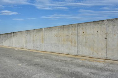 düz beton sınır veya hapishane duvarı