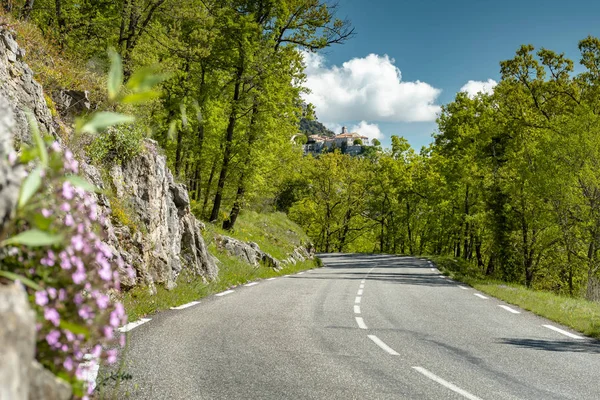 Gourdon 'a giden dağ yolu