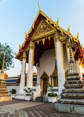 Wat Phra Kaew veya Wat Phra Si Rattana Satsadaram. Wat Phra Kaew Tayland ünlü bir yerdir. Bangkok seyahat