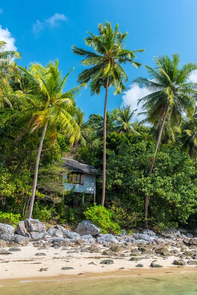 Koh Samui tropikal vahşi plajda küçük ev, Tayland