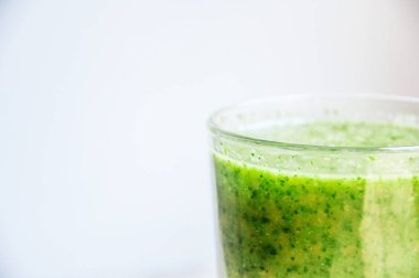 Greyfurt, kayısı, şeftali, avokado, Mango ile Yeşil Smoothies