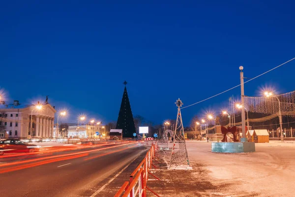 Praça Gomel à noite com tráfego — Fotografia de Stock