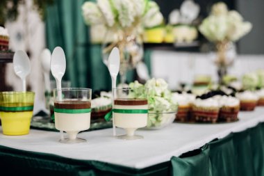 Tatlılar ve tatlılar gözlük