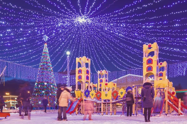 Childrens playground in the New Years decorations on the town — Stock Photo, Image