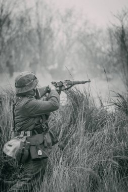 Wehrmacht piyade kapak dışında savaşır