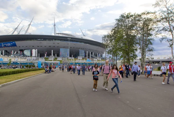 St. Petersburg, Rusya Federasyonu - 15 Temmuz 2018: Iran, Fas ve Rusya futbol hayranları Stadium 