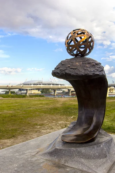 St. Petersburg, Rusya - 15 Temmuz 2018: Anıt yat Köprüsü ve stadyum 