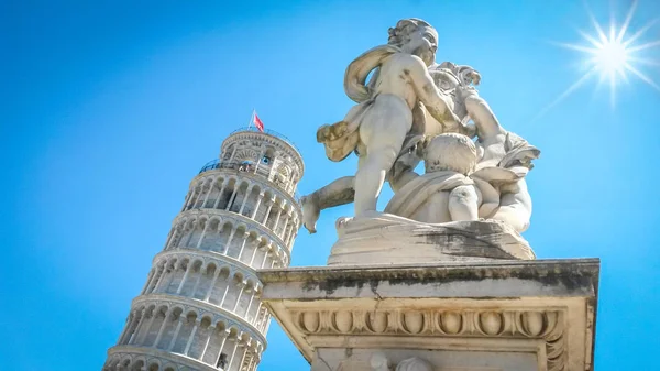 Leaning Tower Pisa Cherubs Heykeli Topuk Kulenin Destekleyen Adil Parlak — Stok fotoğraf
