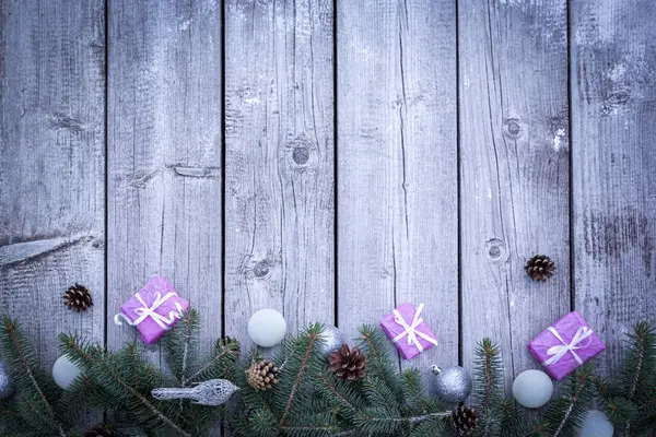 Fondo Vacaciones Navidad Con Cajas Regalos Con Ramas Abeto Conos —  Fotos de Stock