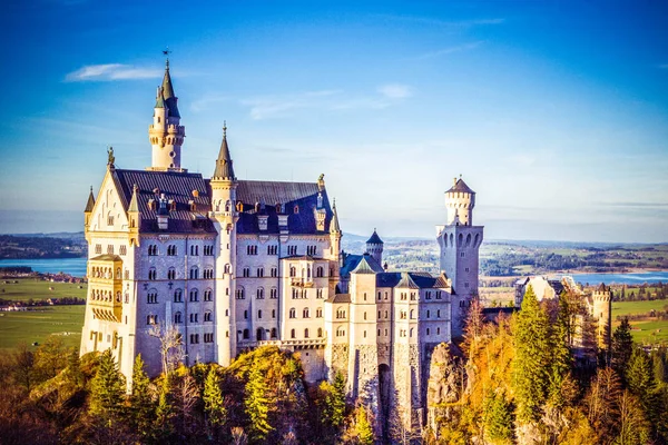 Prachtig Uitzicht Oude Kasteel Neuschwanstein Warme Zonnige Dag Met Meren — Stockfoto