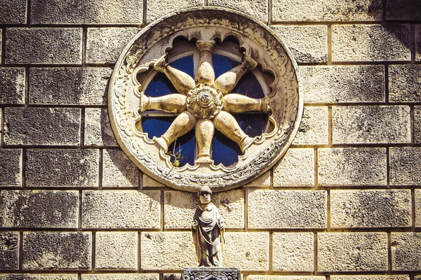 Fachada Pedra Antiga Igreja Católica Com Janela Redonda Dubrovnik Croácia — Fotografia de Stock