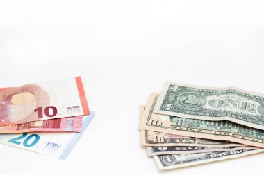 Amerikan euro ve dolar banknotlar iş tasarımı için. Nakit para beyaz arka plan üzerinde çeşitli para kağıt faturaları.