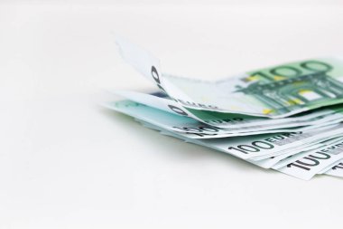 Beyaz arka plan üzerinde izole para euro