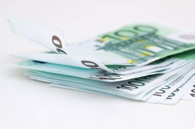 Beyaz arka plan üzerinde izole para euro