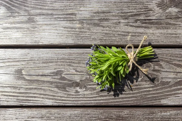 Liten Bukett Blå Blommor Glöm Nots Gamla Bruna Trä Bakgrund — Stockfoto