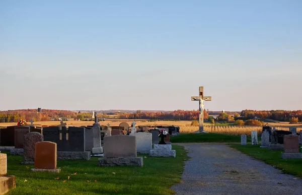 Foto Tomada Otoño Pequeño Pueblo Quebec Podemos Ver Los Campos —  Fotos de Stock