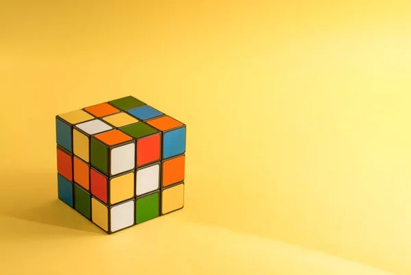 Rubik Kocka Sárga — Stock Fotó