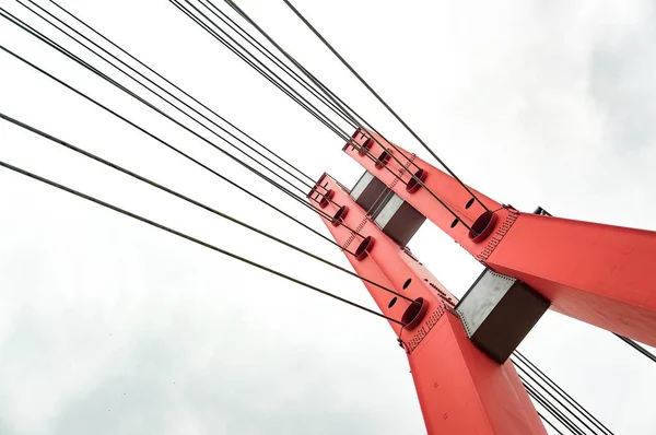 Torre Bridghe Vermelha Com Fios Aço Inoxidável — Fotografia de Stock