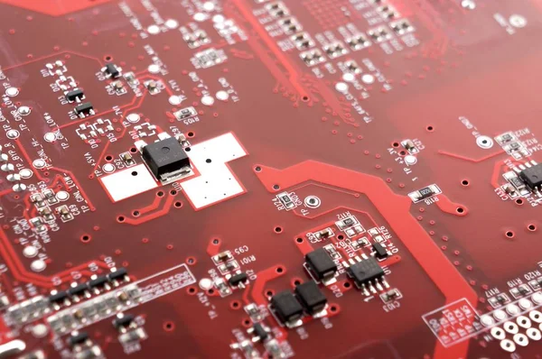 Placa Circuito Rojo Con Componentes Electrónicos —  Fotos de Stock