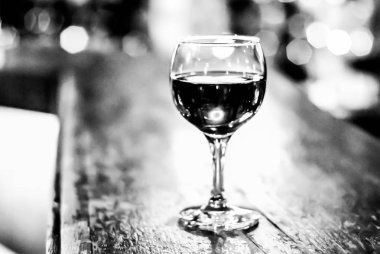 Siyah ve beyaz şarap