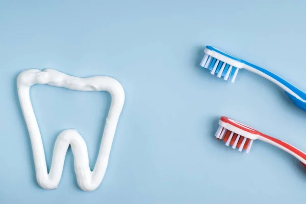 diş fırçası ve diş macunu ile diş temizleme kavramı