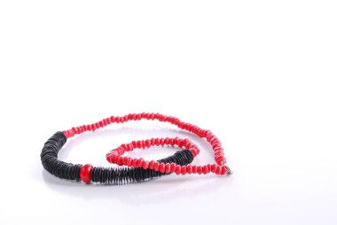 Beyaz renkli el yapımı kolye