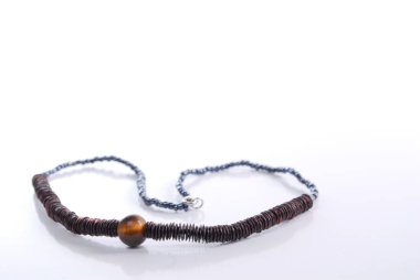 Beyaz renkli el yapımı kolye