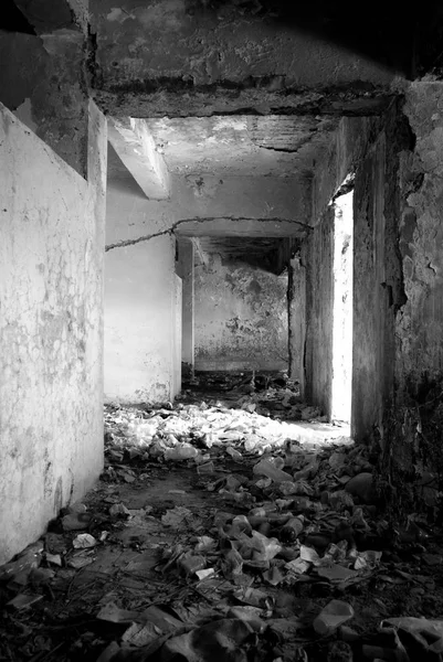 Edifício Abandonado Preto Branco — Fotografia de Stock