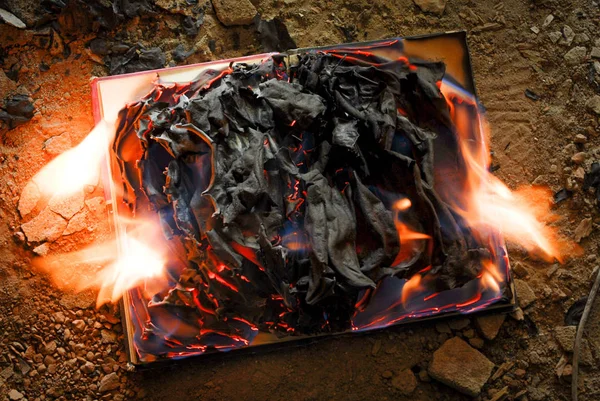 Brandende Boek Vlammen Van Rood Geel Boek Brand — Stockfoto