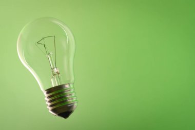 Geleneksel cam ampul yeşil.