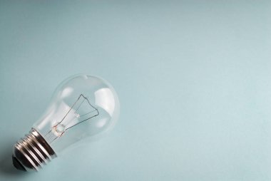 Geleneksel saydam cam ampul