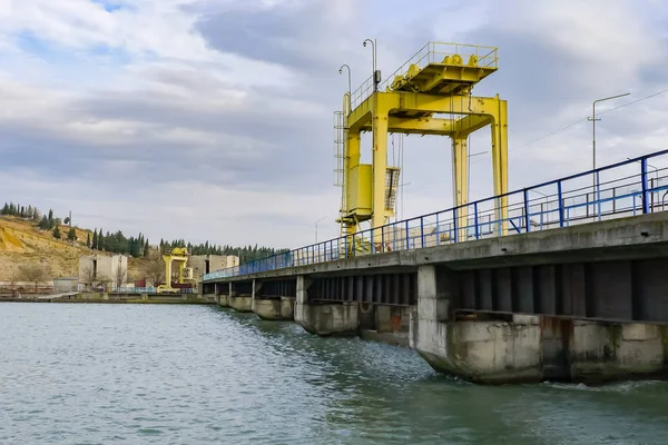 Eski Baraj Nehri Sovyet Nşaat Sonrası Köprü Baraj Nehri Üzerinde — Stok fotoğraf