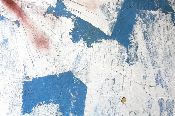 Ruwe Kleurrijke Penselen Een Wit Grof Geschilderde Muur Blauwe Penselen — Stockfoto