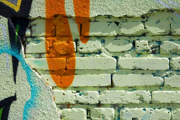 Geschilderde Bakstenen Muur Met Kleurrijke Verf Spatten Slagen — Stockfoto