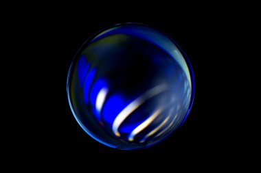 Soyut bulanık desenli parlak bir kristal kürenin bulanık görüntüsü. Görüntü olarak soyut lensball.