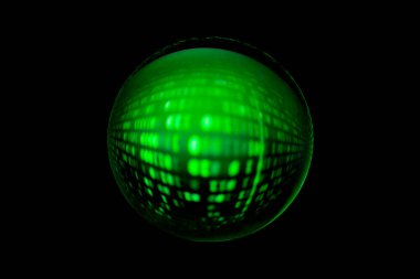 Soyut bulanık desenli parlak bir kristal kürenin bulanık görüntüsü. Görüntü olarak soyut lensball.
